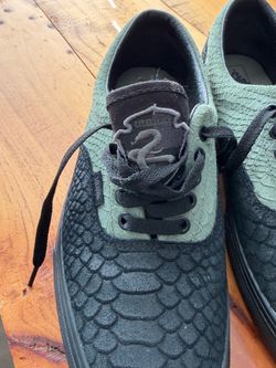 Limited Edition Harry Potter Slytherin Vans Size M 9.5/ W11 very rare asking $50 OBO Make Offer