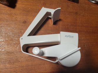 Zyllis rotary cheese grater