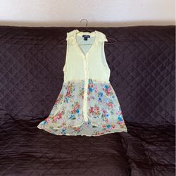 Beautiful Spring Top Size  Small