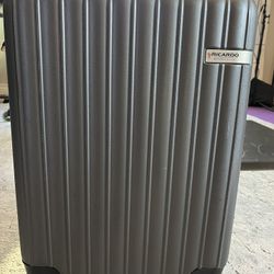 Expandable Carry-on Suitcase