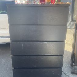 Dresser And Jewelry Stand