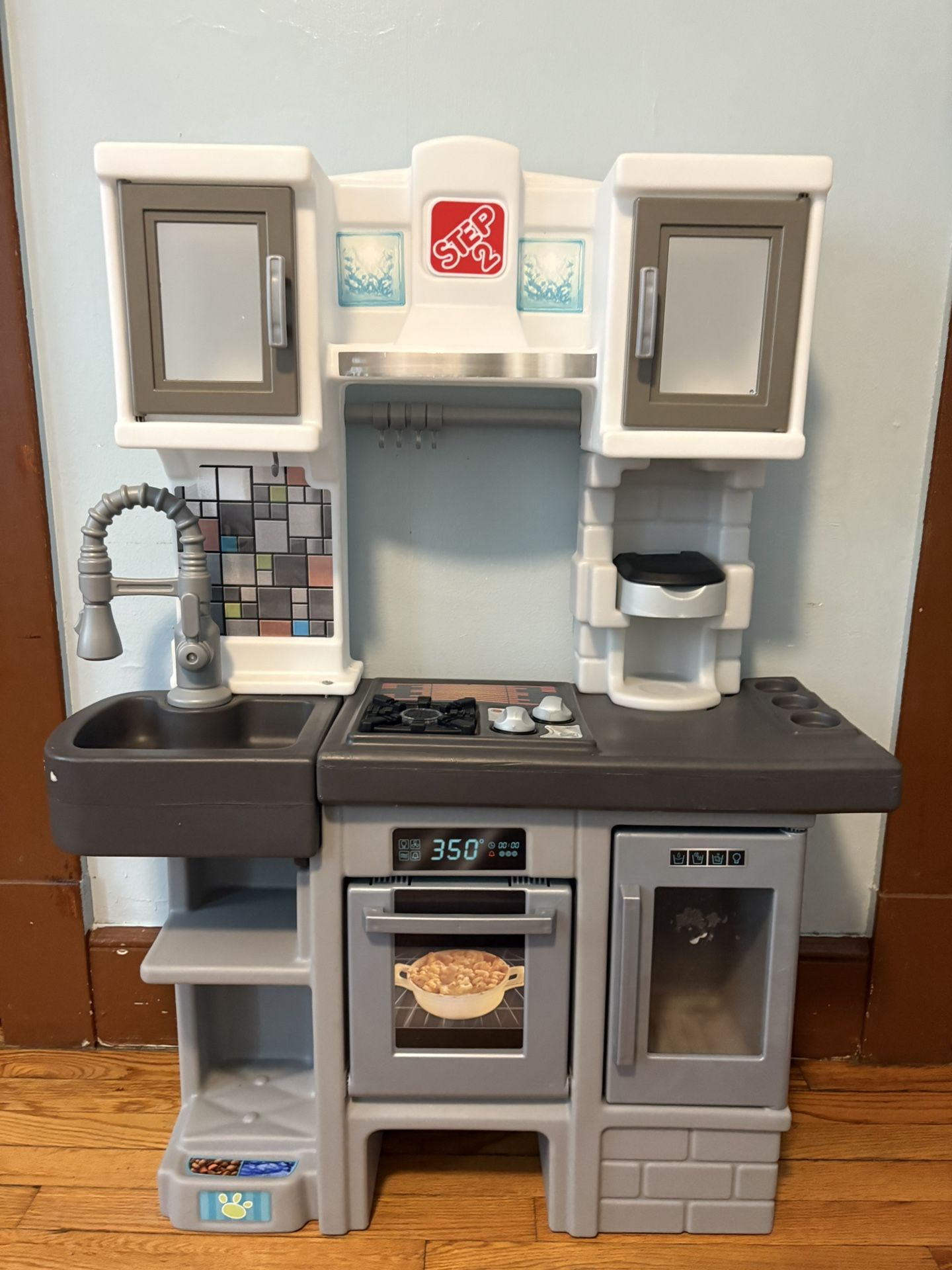 Play kitchen
