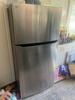 LG Stainless Steel Top-Freezer Refrigerator