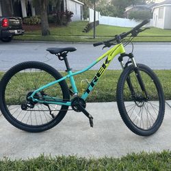 Trek Marlin 5 Mountain Bike