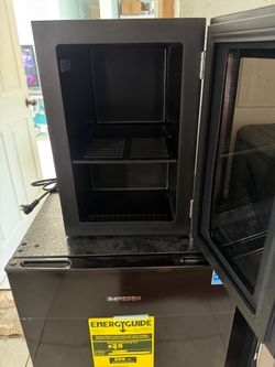 Coolers/Small Refrigerators/Mini Beverage Coolers