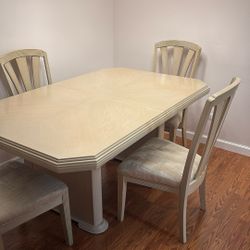 Dining Room Table That Extends With 4 Chairs 