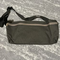 Green fanny pack