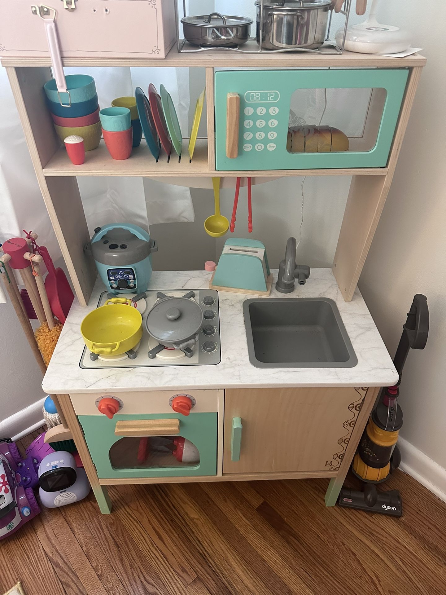 Kid Kitchen (Target) 