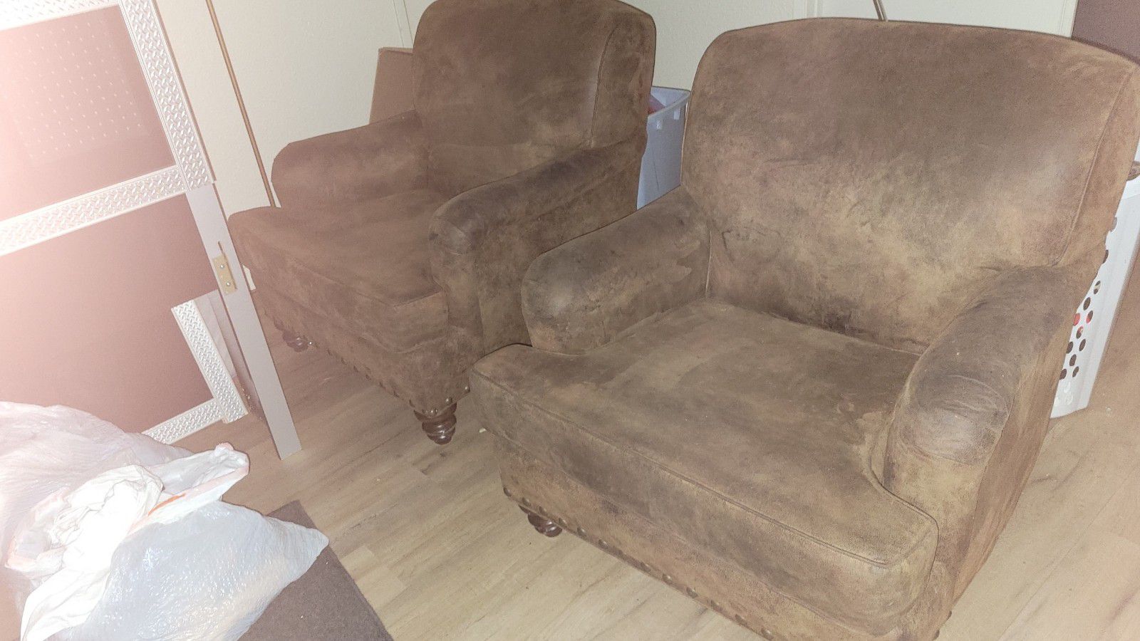 2 Oversized Kings Chairs