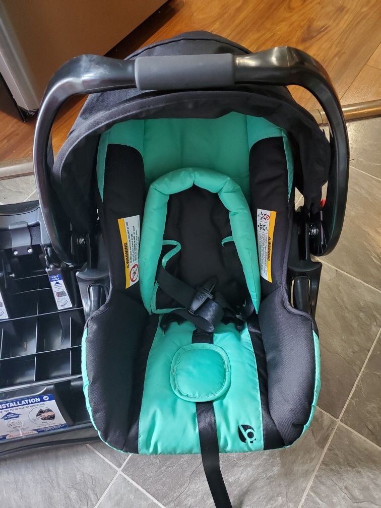 Baby trend car set new (never used)