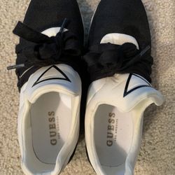 Guess woman’s Shoes 5 1/2