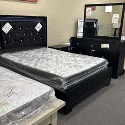 Queen Size Bedroom Set W/lights