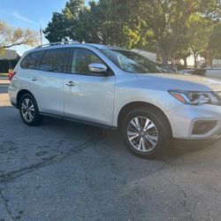 2017 Nissan Pathfinder SV