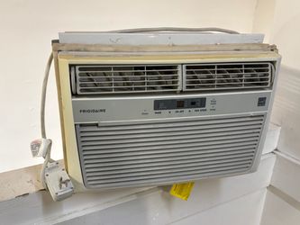 Frigidaire 6,000 BTU Window AC – Works Great