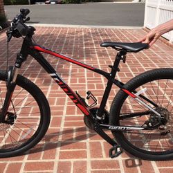 Giant ATX Mountain Bike (S3 - Medium)