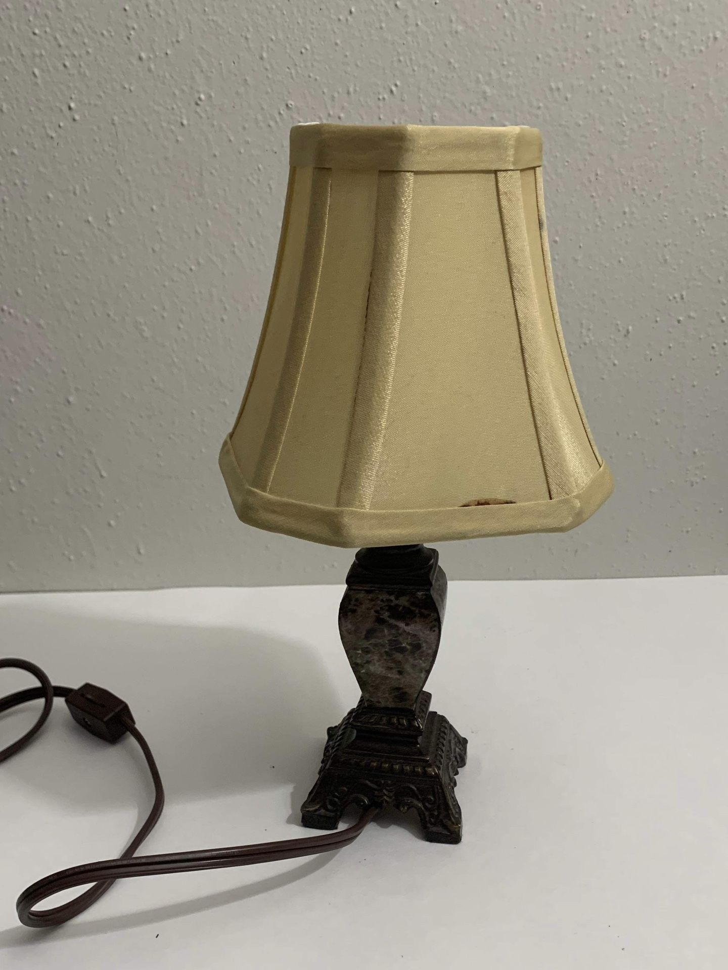 Vintage/VTG/Antique Pattern Brown/Pale Gold Bell Shaped Portable Luminaire Table Lamp 11”/5.5”