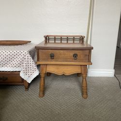 Mid Century End Table With Drawer. 