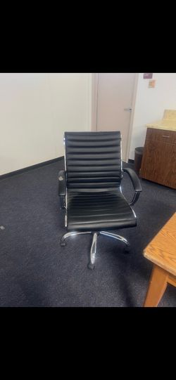 Modern Executive Office Conference Chair – Black Leather Style