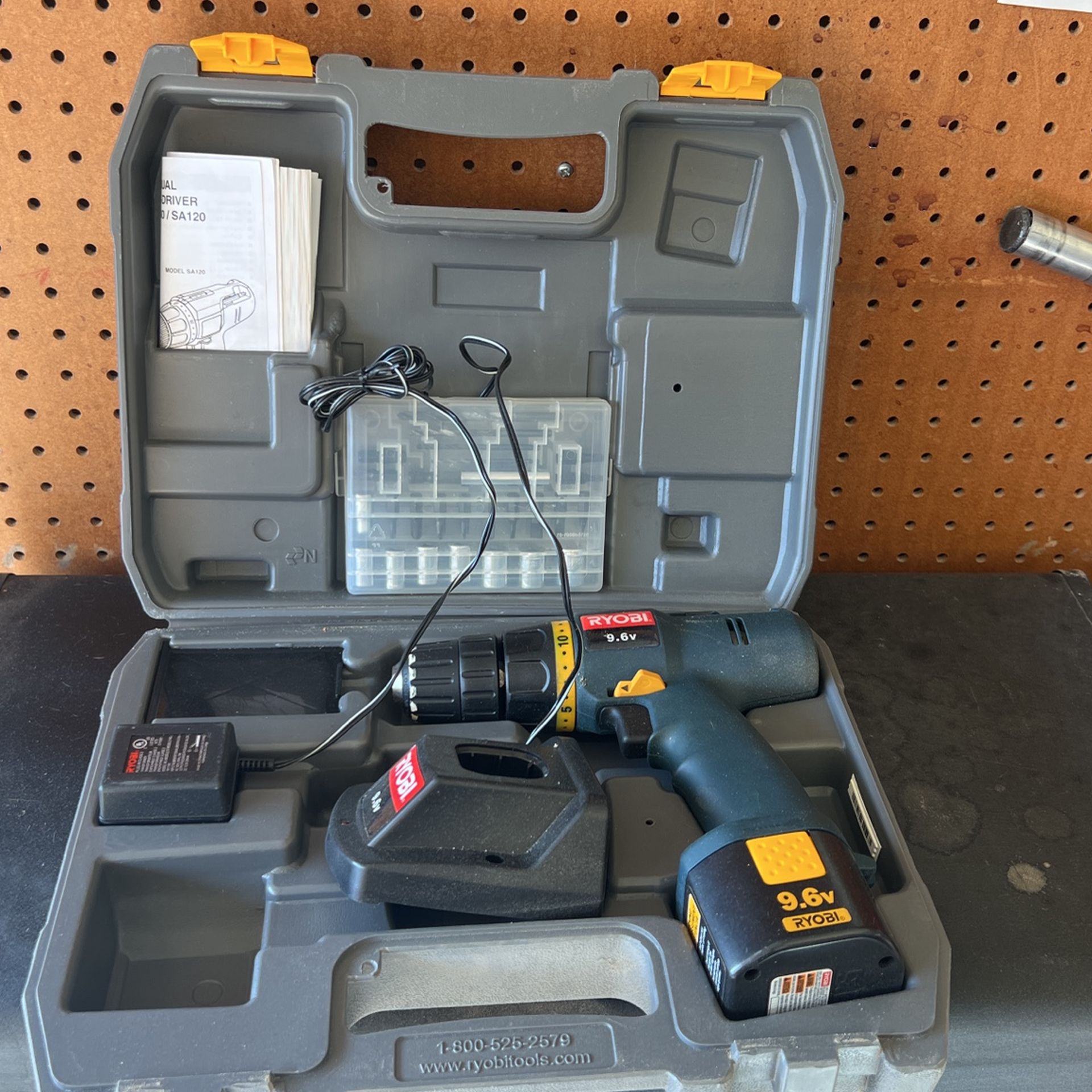 Ryobi 9.6 V drill