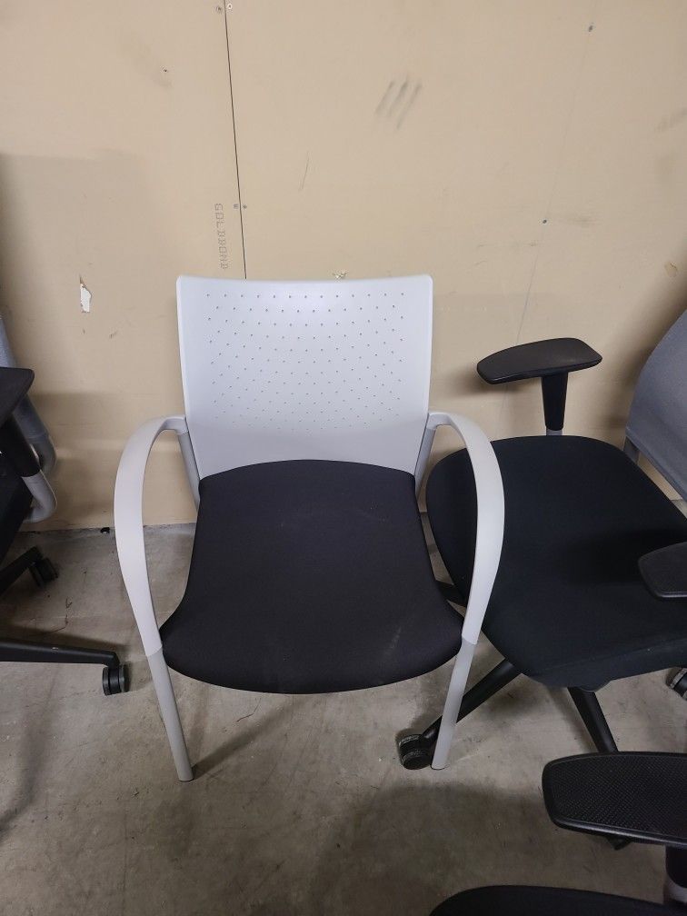Office Chairs Like New 
