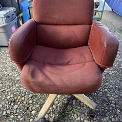 Two Free Rolling Chairs. 