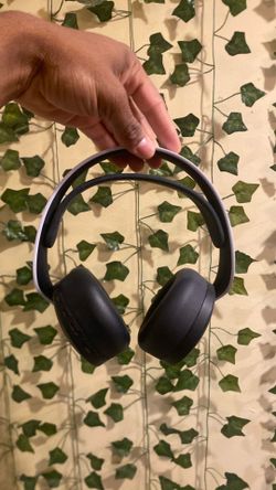 Wireless PlayStation 5 headphones with cord