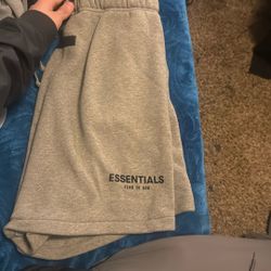 Essentials Shorts 