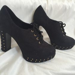 Newport News ankle Booties. ~NEW~