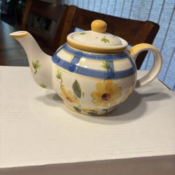 Hand painted tea pot made in Thailand