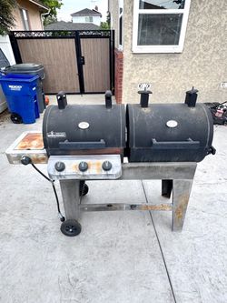 Brinkmann Dual Chamber Gas and Charcoal Grill