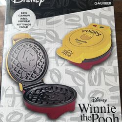 Disney Winnie the Pooh Round Non-Stick Waffle Maker, Indicator Light, 120V