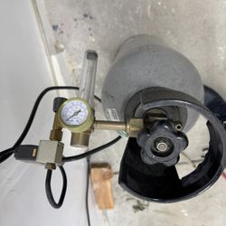 20 lb CO₂ Tanks + Grow Room Equipment – Regulator & Controller  Price: $50