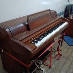 🎹 Antique Piano 🎹