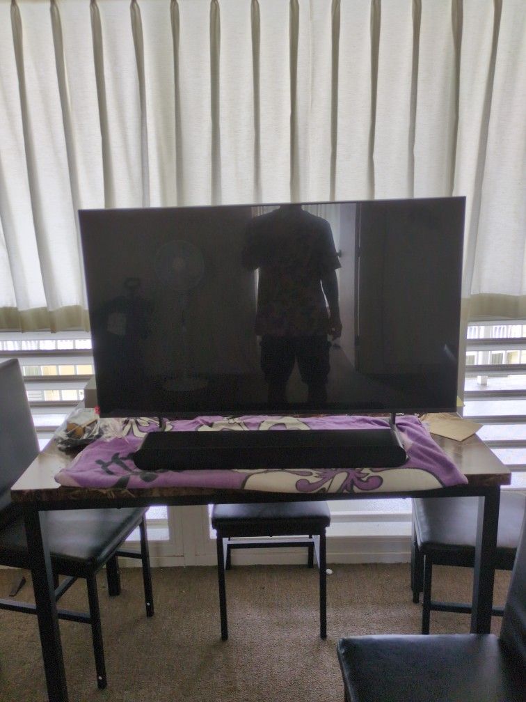 Samsung 43 Inch Smart Crystal TV, Plus Samsung Sound Bar