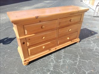 β£οΈ VINTAGE BROYHILL DOUBLE DRESSER π₯ JUST $65! π₯Classic