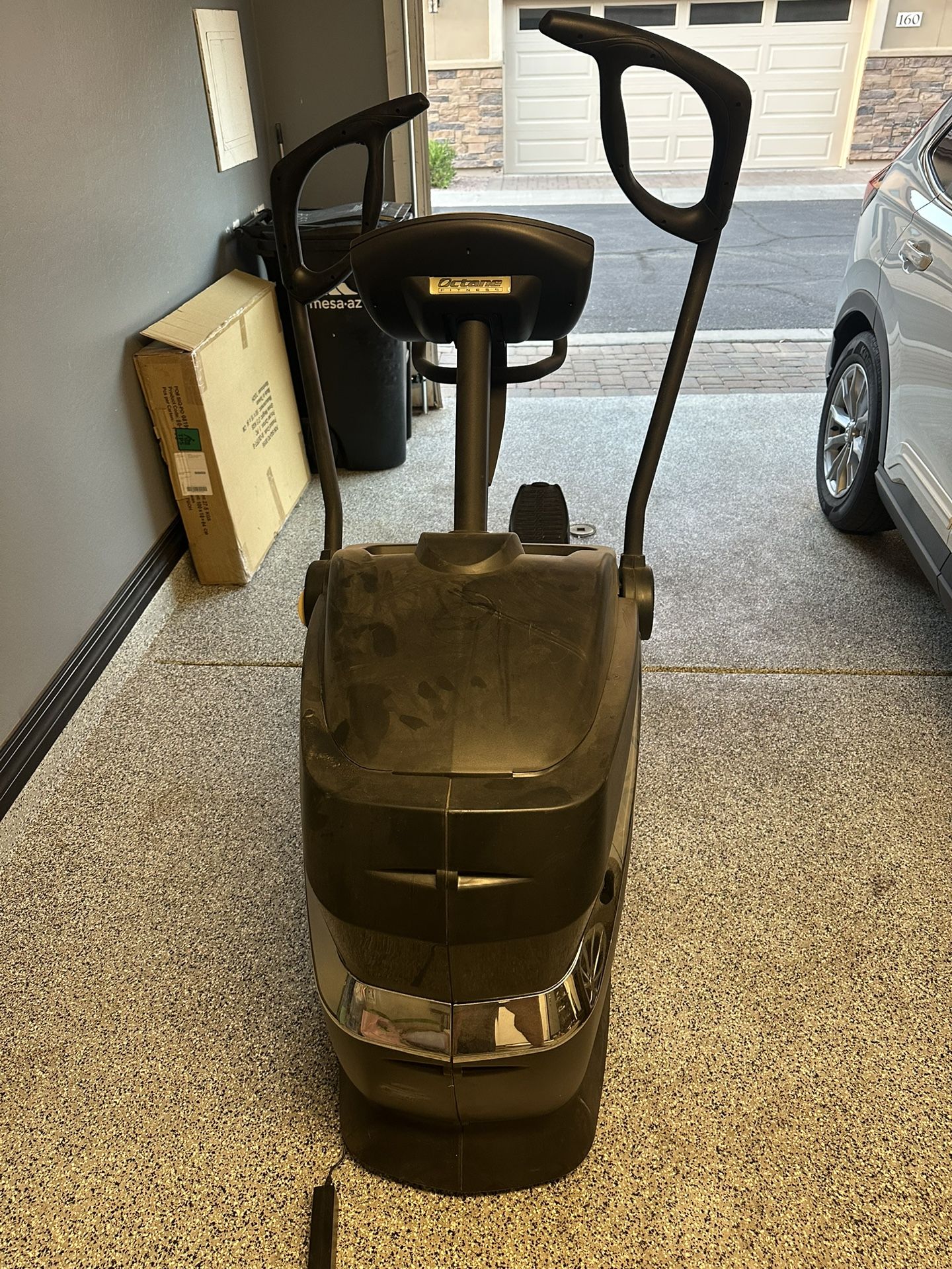 OCTANE FITNESS Q45 ELLIPTICAL TRAINER