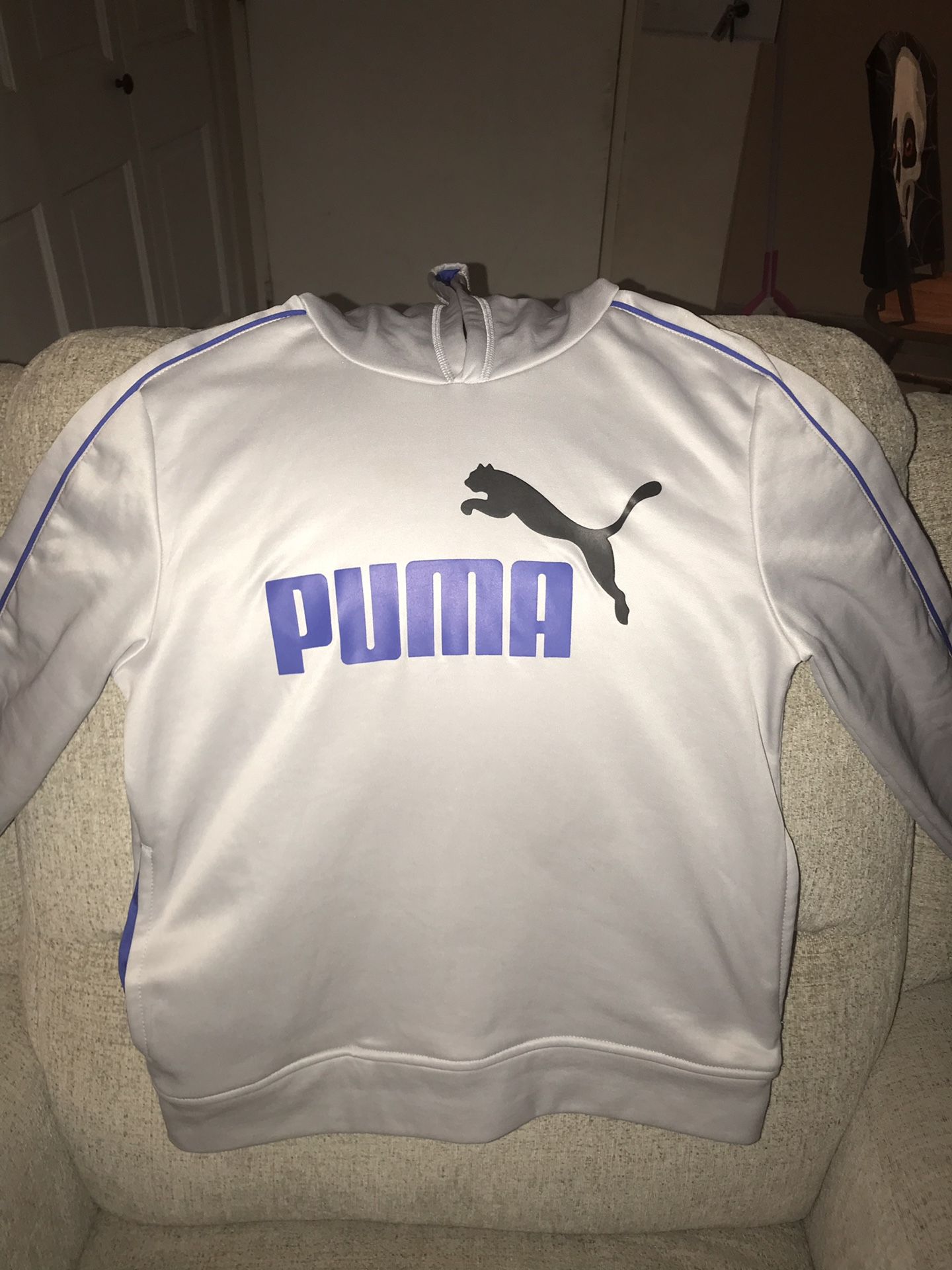 Puma hoodie light heather sweater Medium 10-12