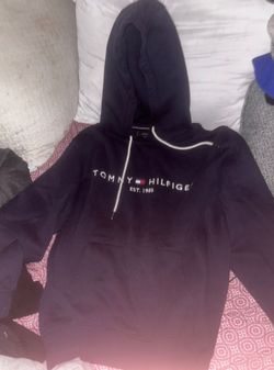 Tommy sweater size large