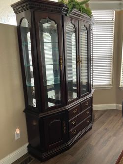 ESTATE SALE: Thomasville China Cabinet