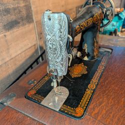 Antique Singer G Series Sewing Machine 