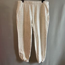 Colsie beige and white leopard print joggers