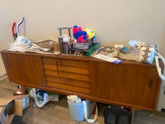 Side/buffet table