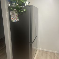 Refrigerator Like New 