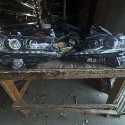 Lexus ES(contact info removed) -18 headlight (in good condition)