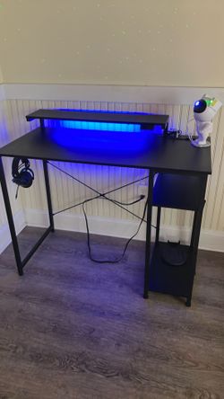 Gaming desk