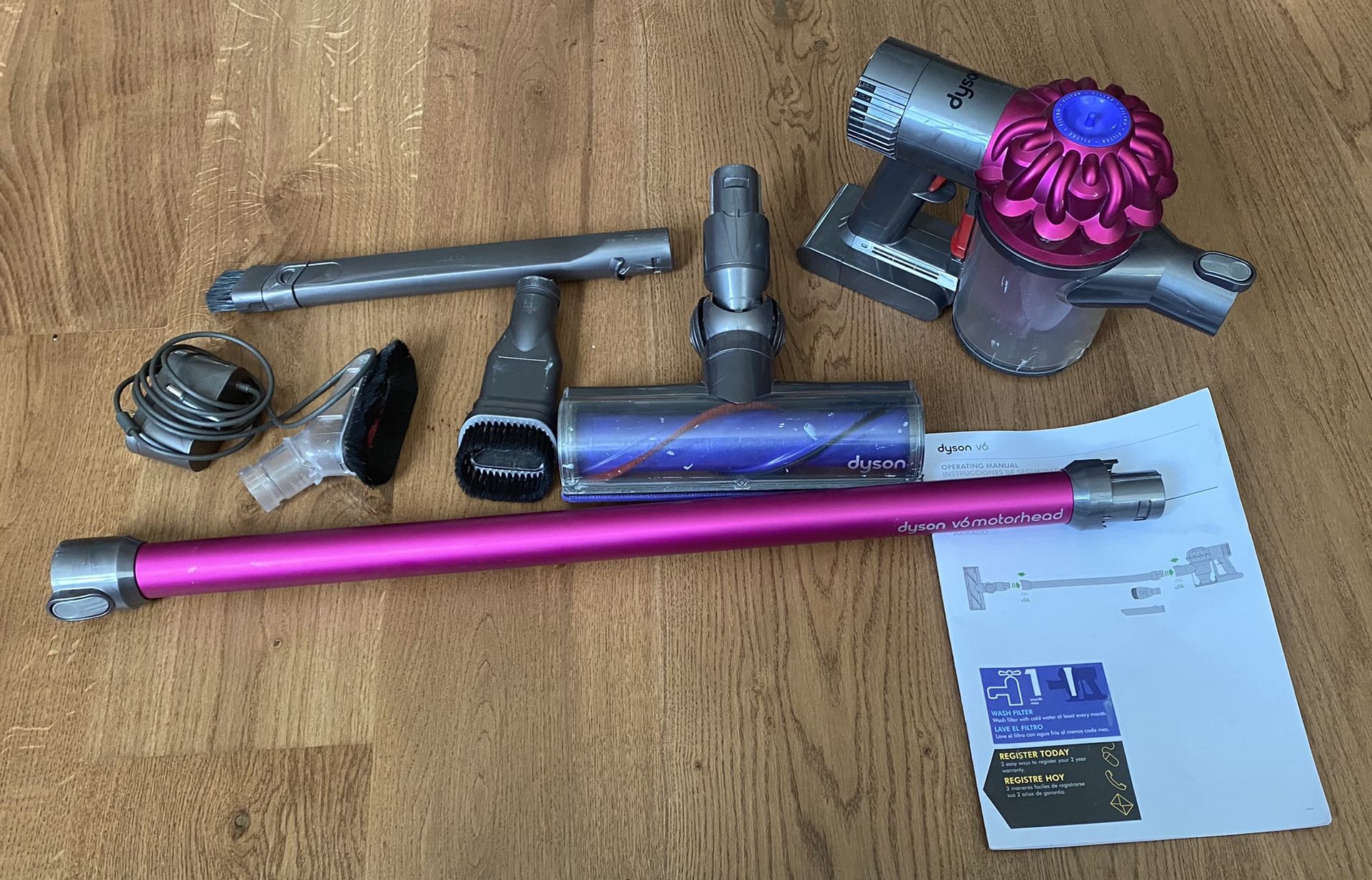 Dyson V6 Motorhead battery powered vacuum with extra accessories