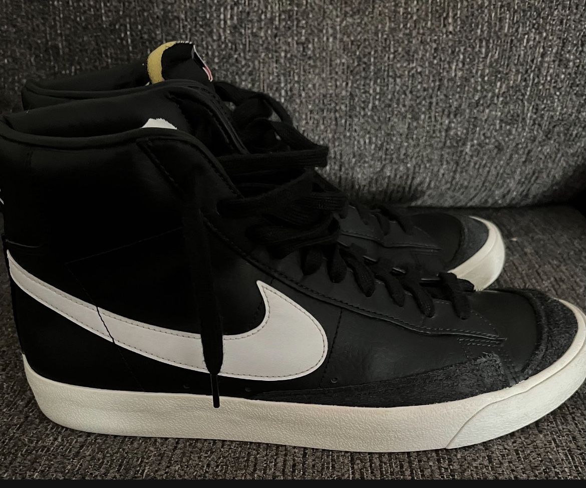 nike MId ‘77 VNTG Size 11