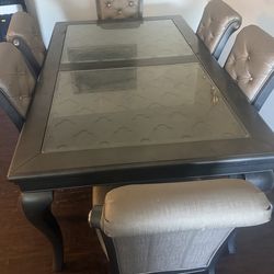 Dining table & 6 chairs