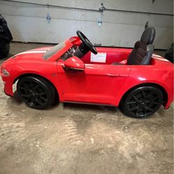 Kid ride on Mustang 