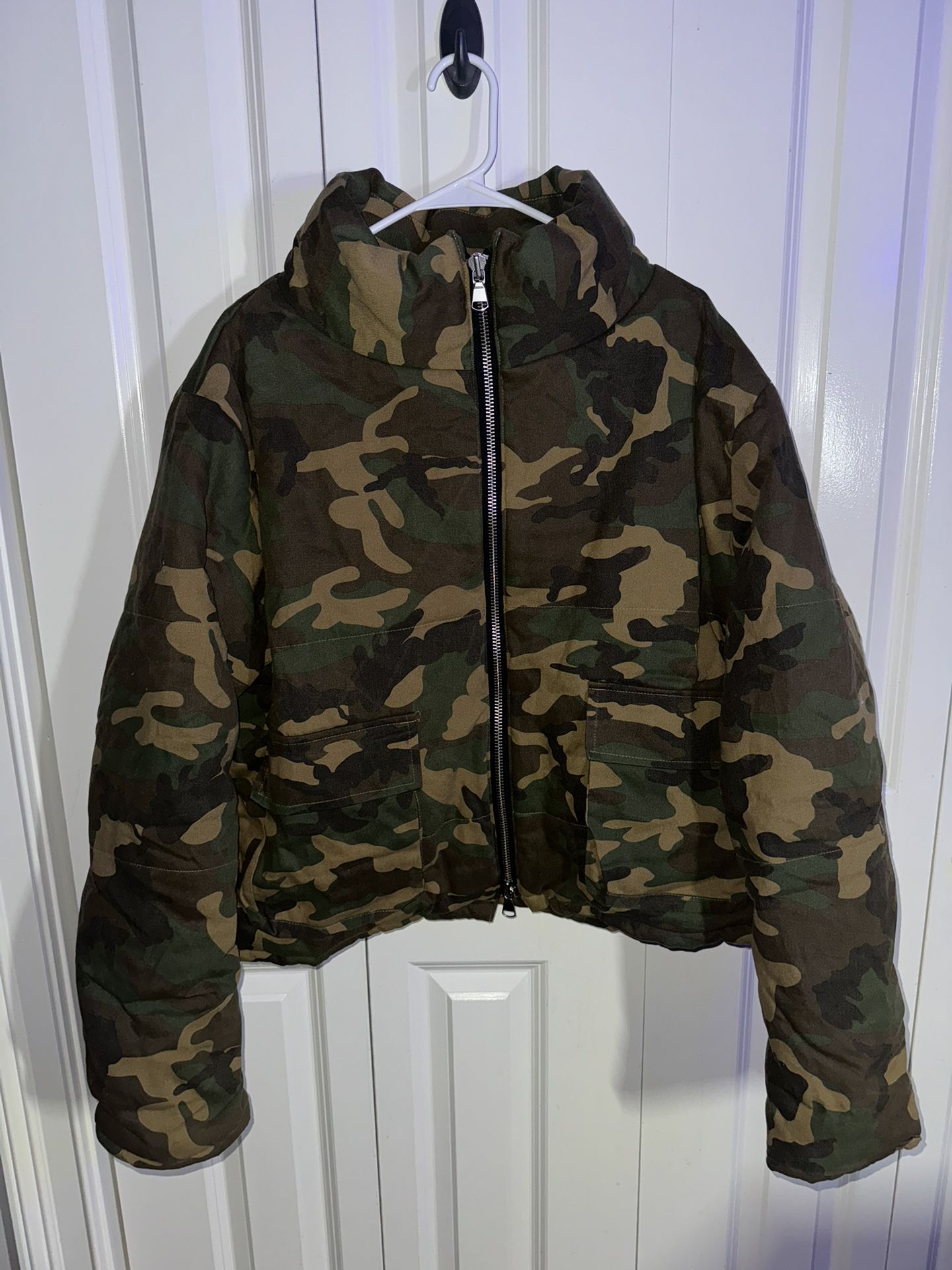 MNML LA Cropped Camouflage Puffer Coat Jacket Men’s Size M Double Zipper RARE